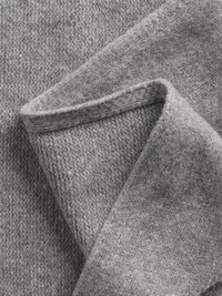 CashSoft Triangle Scarf - Heather grey — view 3