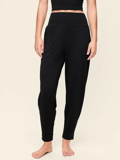 High-Waisted StudioSmooth Jogger - Black Jack