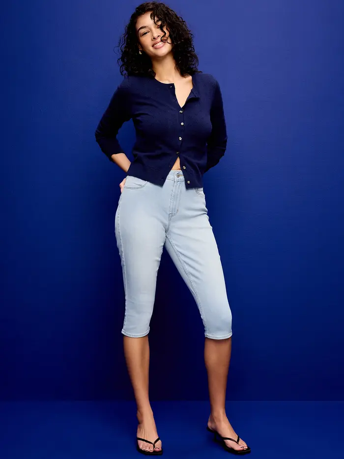 High-Waisted Wow Capri Jeans - Light Wash