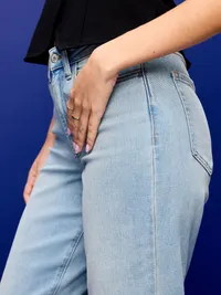 High-Waisted Wow Loose Jeans - Light Wash — view 5