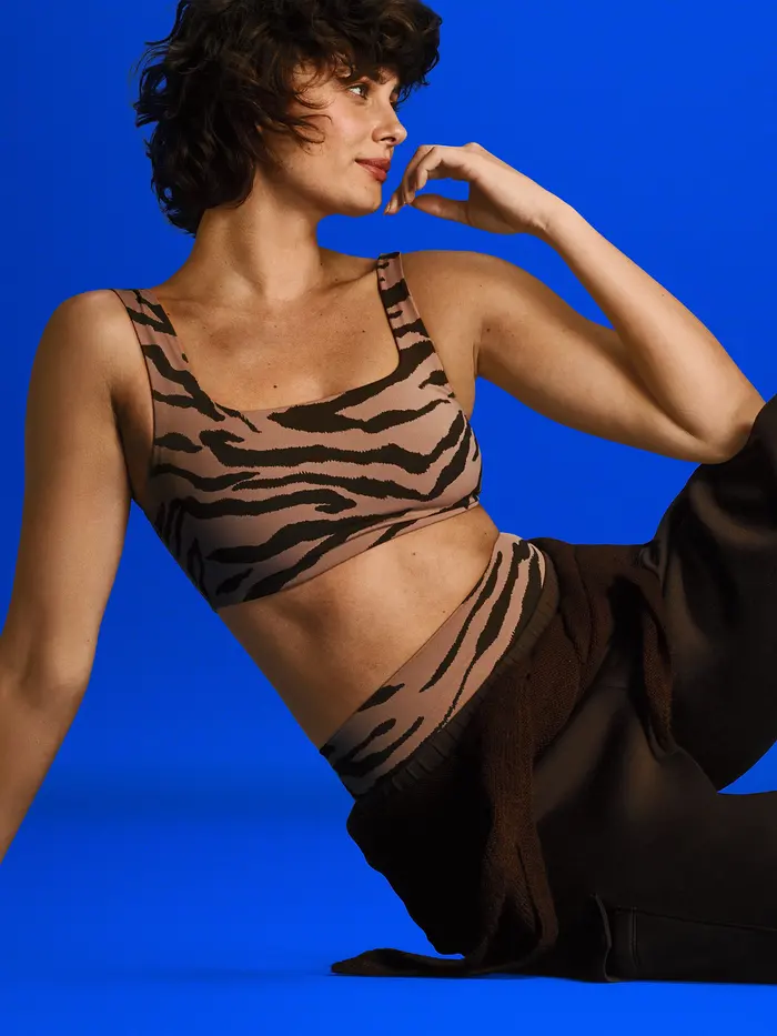 Light Support StudioSmooth Square-Neck Sports Bra - Black Zebra
