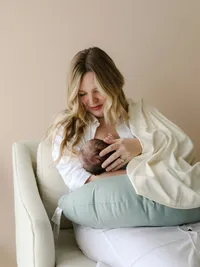 Snuggle Me Feeding Support - Green — view 2