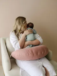 Snuggle Me Feeding Support - Pink — view 2